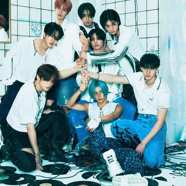 Megaverse - STRAYKIDS