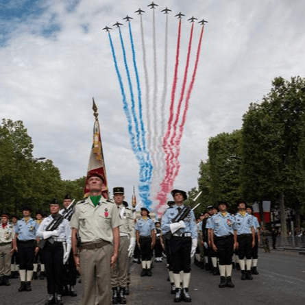Au 14 juillet, sous vos saluts