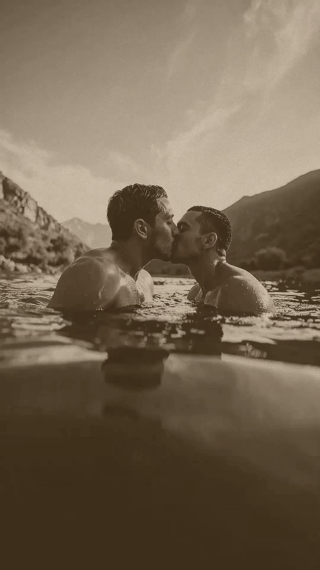 Kissin' you in the water 🌊