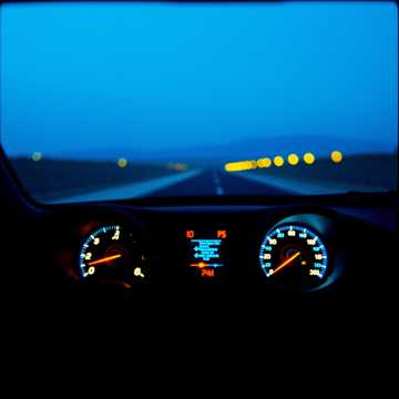 《镜·灯·肩后望（Schulterblick Anthem）》