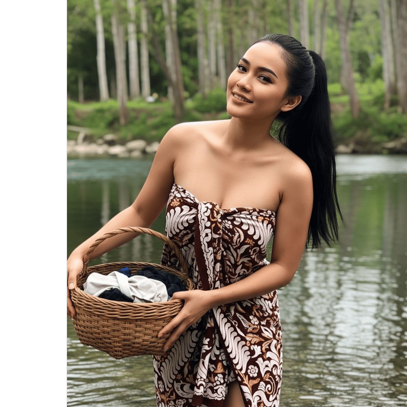 Thai Beauty By The Canal