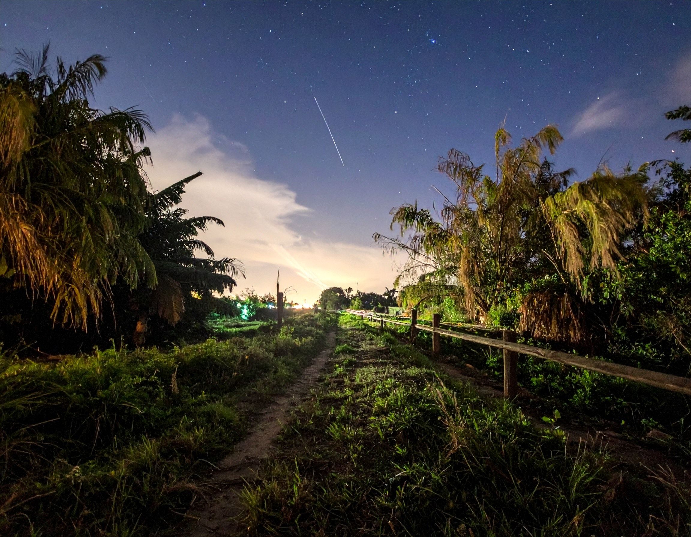Sous les Étoiles Cachées.