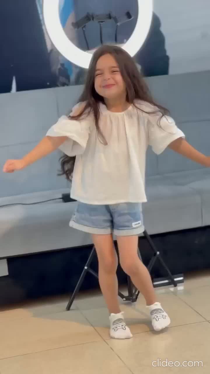Kiraz dalları sallanır