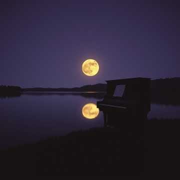 La lune brille comme un soleil