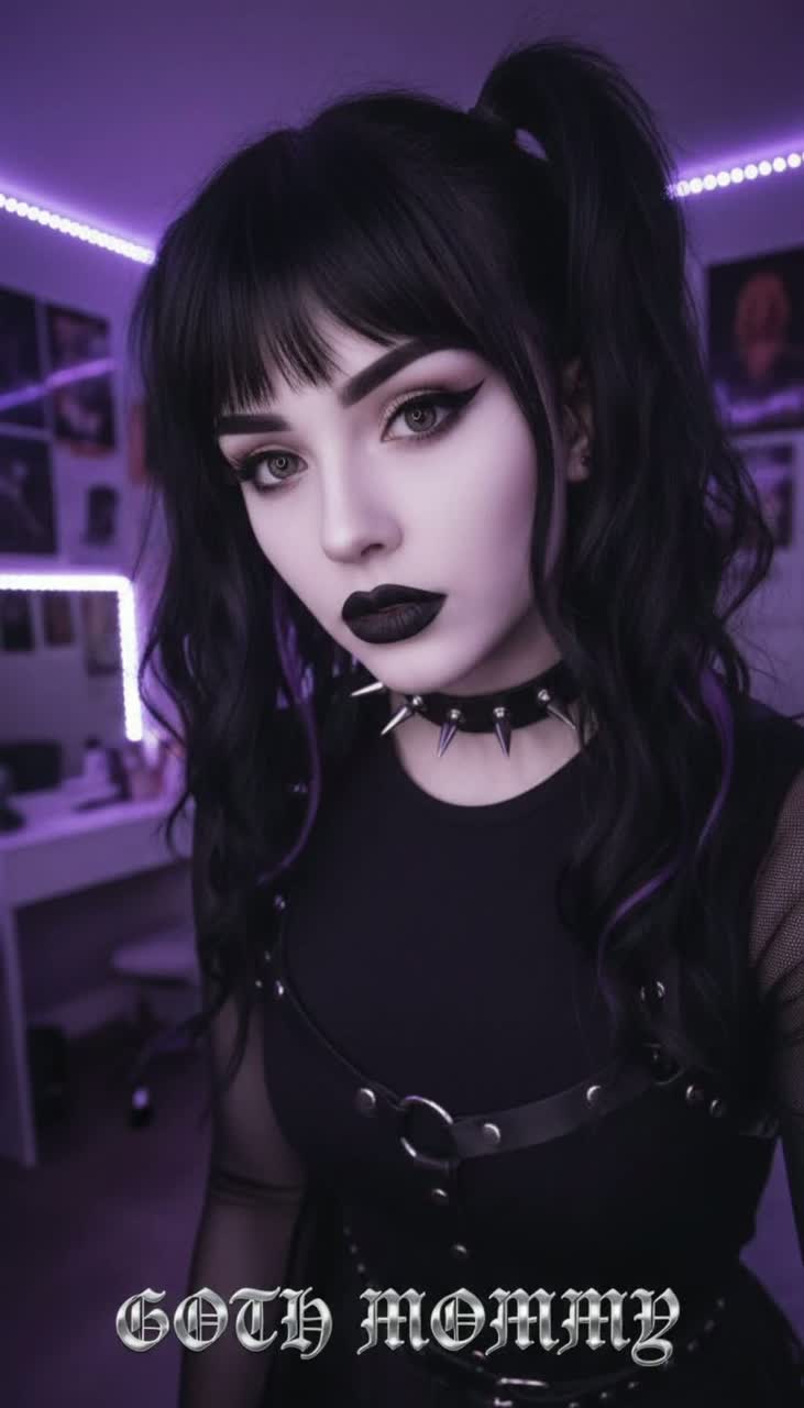 GOTH MOMMY