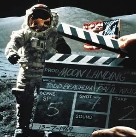 Fake: Moon Landings -4- Don't step on movie props