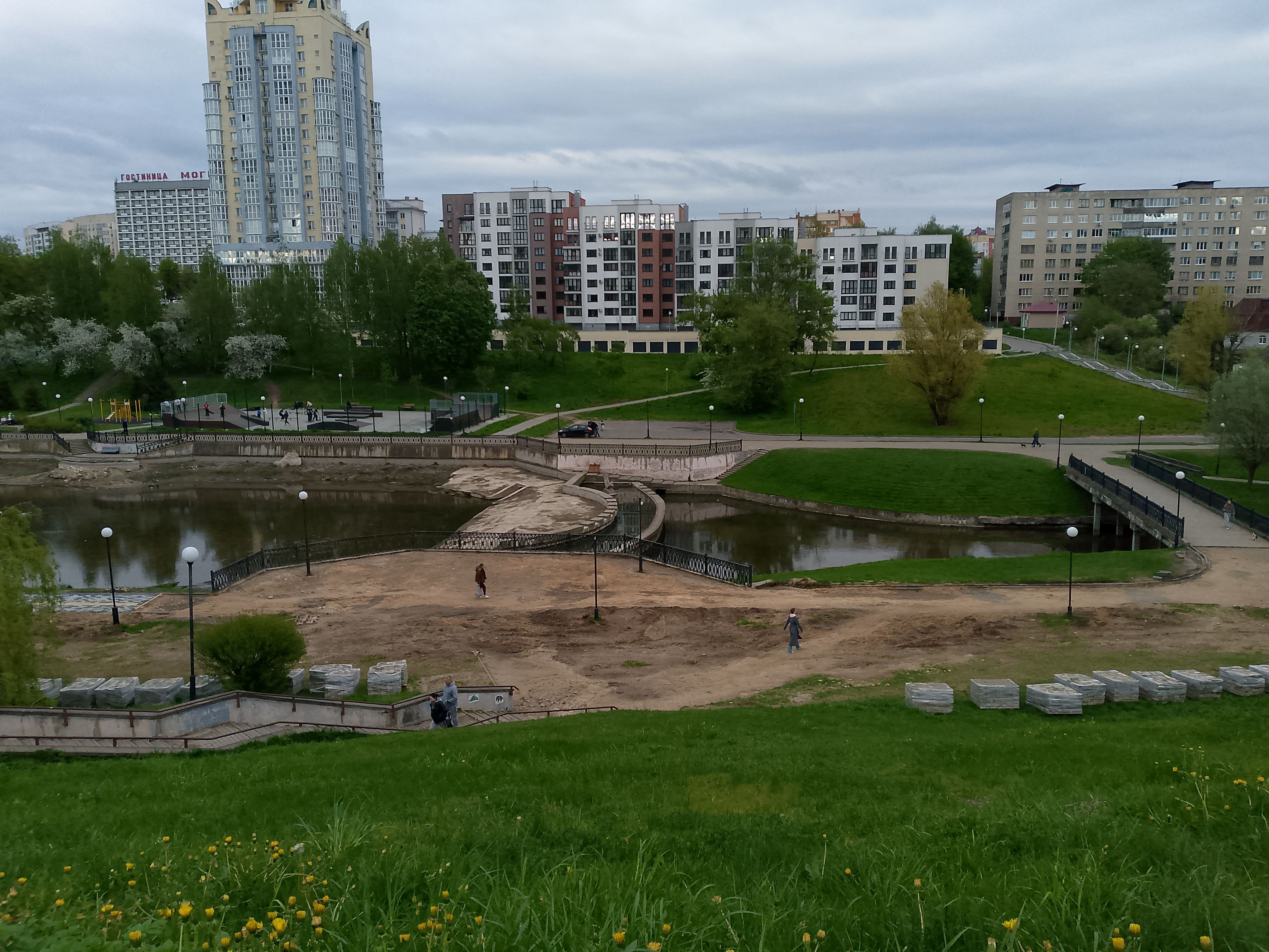 "не разлей вода"
