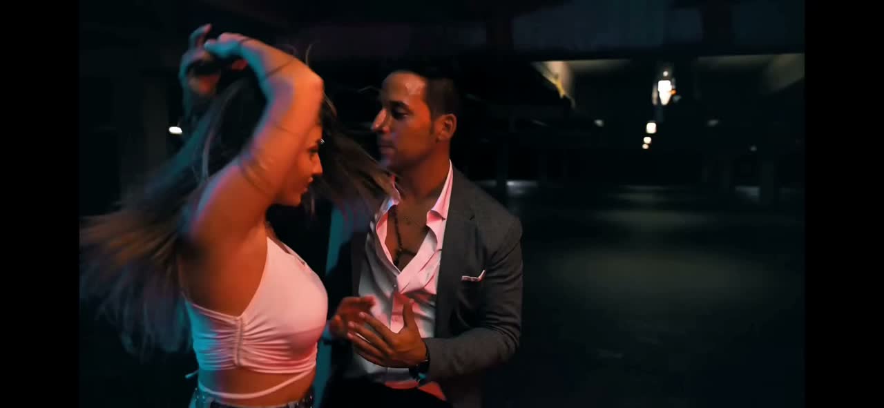 Tu cabello rojo cae sobre mis noches-Salsa