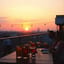 Clube moderno, pôr do sol no telhado em Lisboa